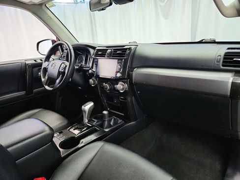 Used 2020 Toyota 4Runner TRD Off-Road Premium AWD/4WD image 24