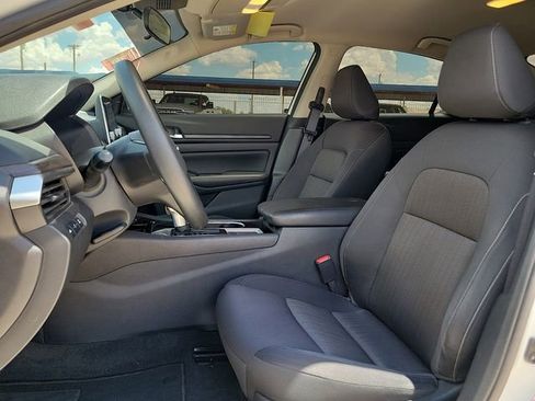 Used 2024 Nissan Altima 2.5 SV AWD/4WD image 12