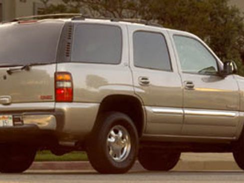 Used 2005 GMC Yukon SLT w/ SLT Preferred Equipment Group AWD/4WD image 1