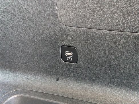 Certified 2025 Kia Sorento S image 15