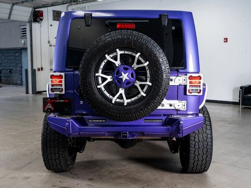 Used 2018 Jeep Wrangler Unlimited Sahara image 7