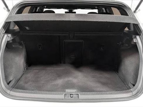 Used 2018 Volkswagen Golf R 4-Door AWD/4WD image 17