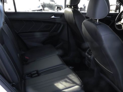Used 2023 Volkswagen Tiguan SE R-Line image 31