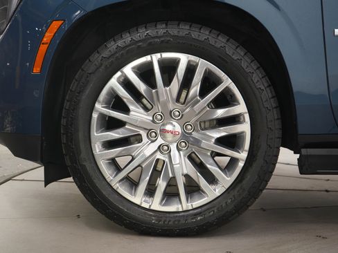 Used 2025 GMC Yukon XL Denali w/ Denali Reserve Package AWD/4WD image 33