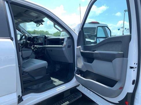 Used 2023 Ford F350 XL w/ Snow Plow Prep Package image 28