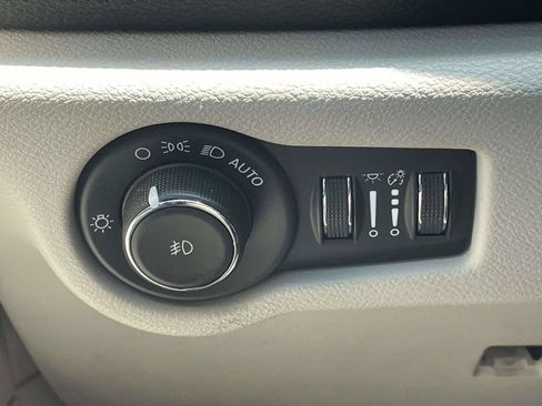 Used 2022 Chrysler Pacifica Limited FWD image 28