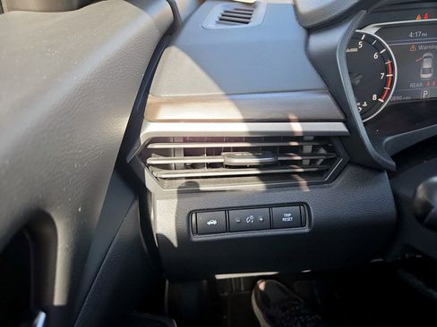 Used 2025 Nissan Altima 2.5 SV FWD image 21