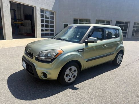 Used 2013 Kia Soul FWD image 3