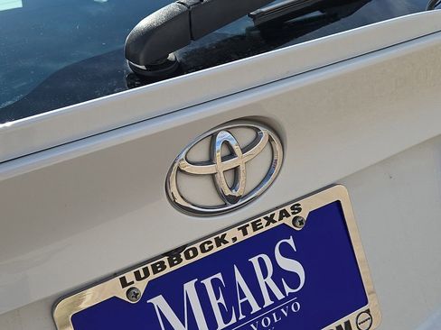 Used 2018 Toyota C-HR XLE image 12