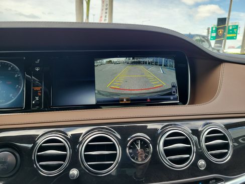 Used 2017 Mercedes-Benz S 550 Sedan image 11