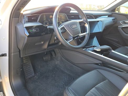 Used 2022 Audi e-tron Premium Plus w/ Premium Plus Package image 23