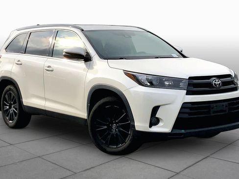 Used 2019 Toyota Highlander SE AWD/4WD image 3