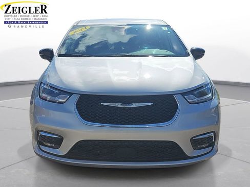 Certified 2024 Chrysler Pacifica Touring-L FWD image 2