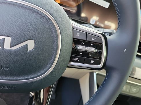 New 2026 Kia Carnival EX FWD image 24
