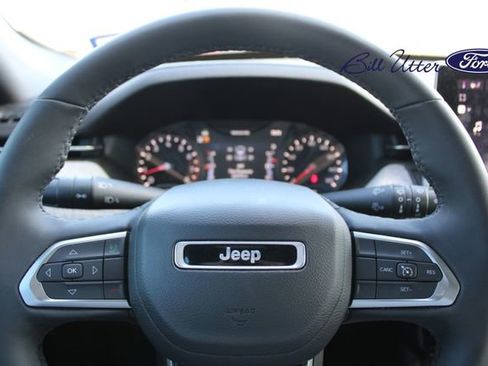 Used 2023 Jeep Compass Latitude image 10