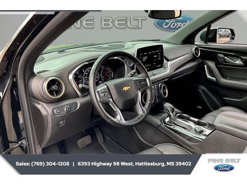 Used 2025 Chevrolet Blazer Premier w/ Enhanced Convenience Package AWD/4WD image 12