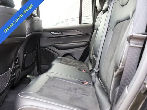 Used 2025 Jeep Grand Cherokee Altitude AWD/4WD image 18