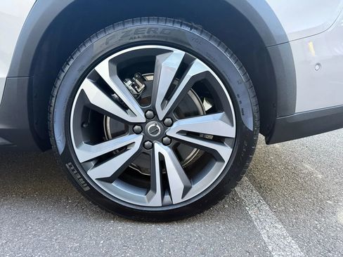 Used 2025 Volvo V60 B5 Cross Country Plus image 11