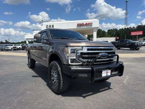 Used 2020 Ford F350 Lariat w/ Lariat Ultimate Package image 3