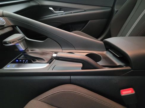 Used 2024 Hyundai Elantra SE image 26