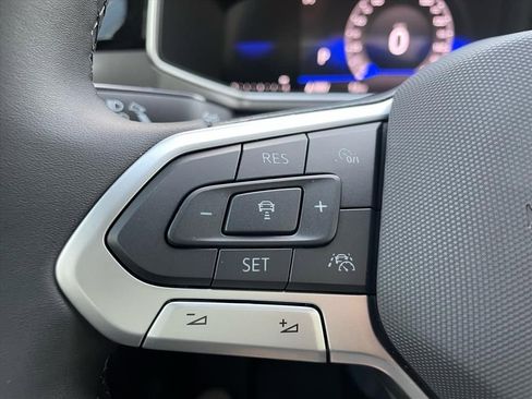New 2026 Volkswagen Taos SE FWD image 7