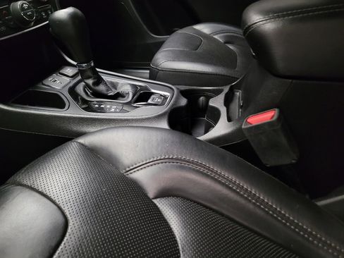 Used 2019 Jeep Cherokee Limited image 26