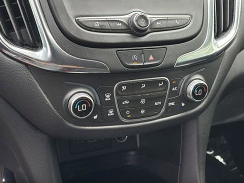 Used 2022 Chevrolet Equinox LT FWD image 30