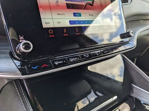 Used 2024 Jeep Wagoneer L Series II w/ Flexible Seating Group image 26