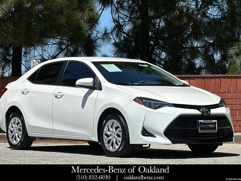Used 2017 Toyota Corolla LE w/ Carpet Mat Package (TMS) FWD image 1