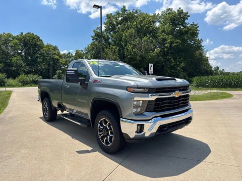 Used 2024 Chevrolet Silverado 2500 LT w/ Convenience Package AWD/4WD image 3