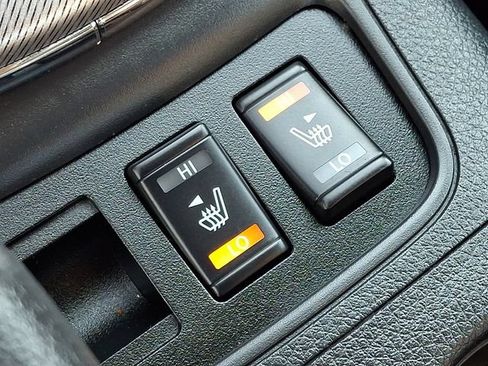 Used 2015 Nissan Sentra SR w/ SR Premium Package FWD image 25