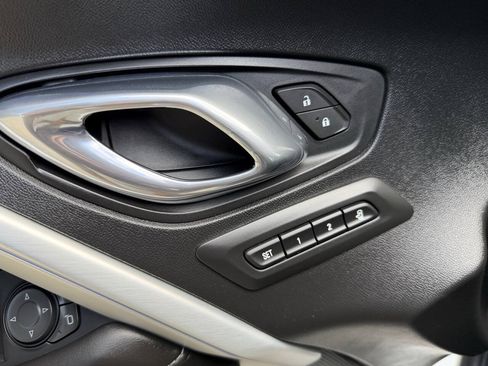 Used 2017 Chevrolet Camaro SS RWD image 17