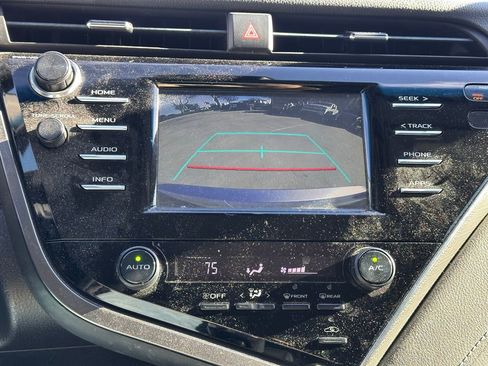 Used 2018 Toyota Camry SE image 30