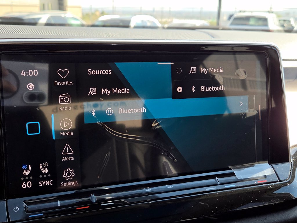 Certified 2026 Volkswagen Atlas SE FWD image 25