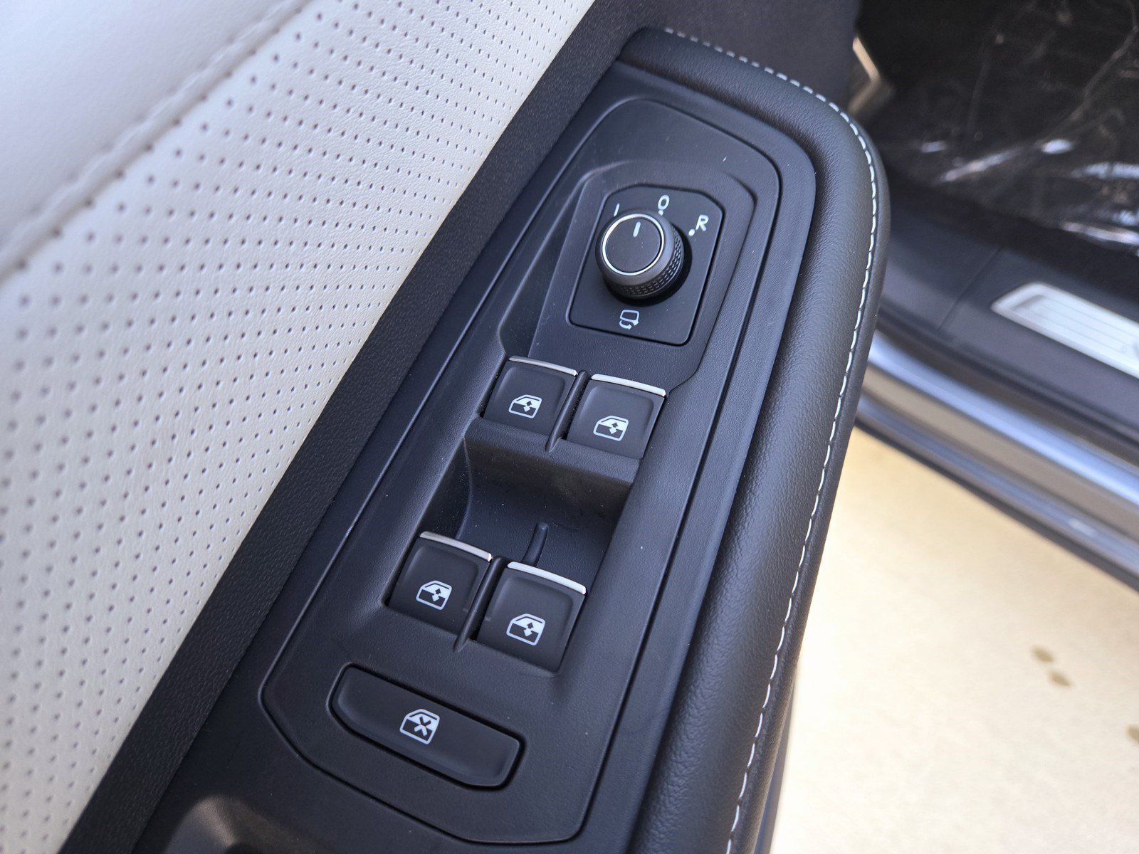 Used 2025 Volkswagen Atlas Cross Sport SEL Premium R-Line AWD/4WD image 22