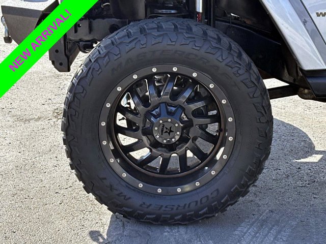 Used 2013 Jeep Wrangler Unlimited Sahara w/ Dual Top Group AWD/4WD image 6