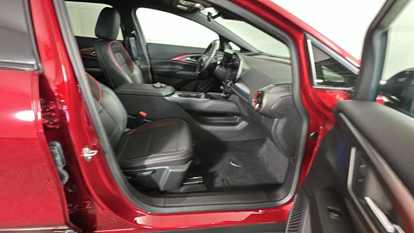 Used 2024 Chevrolet Equinox EV RS FWD image 35