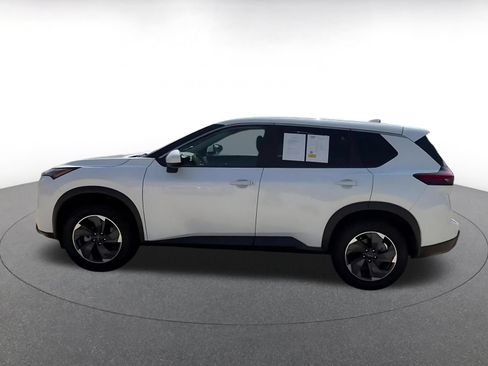 Used 2024 Nissan Rogue SV FWD image 9