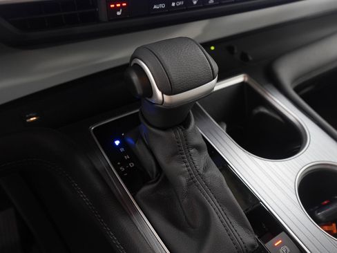 Used 2025 Toyota Sienna XLE image 27