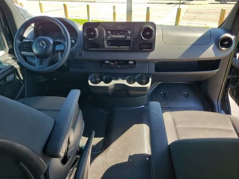Used 2023 Mercedes-Benz Sprinter 2500 image 11