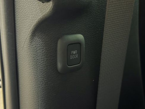 Used 2025 Toyota Sienna XLE AWD/4WD image 21