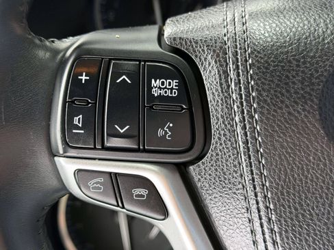 Used 2016 Toyota Highlander XLE AWD/4WD image 18
