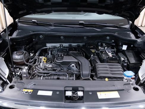 Used 2023 Volkswagen Taos SE w/ Panoramic Sunroof Package image 25