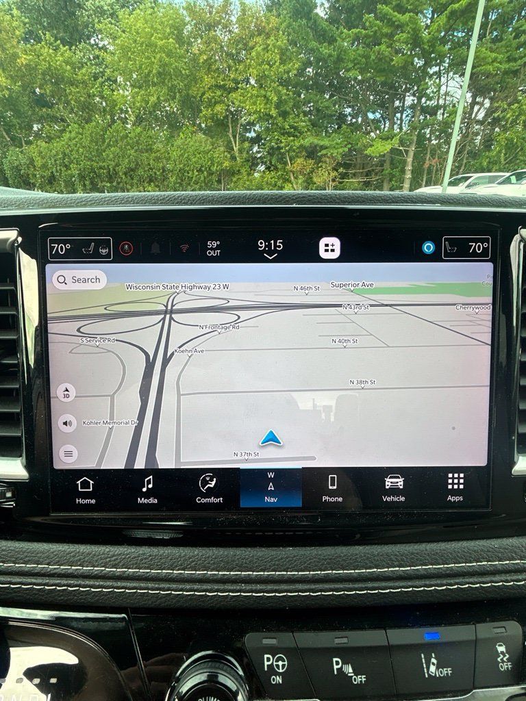Used 2021 Chrysler Pacifica Touring-L FWD image 16
