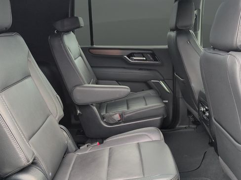 Used 2025 GMC Yukon XL Denali AWD/4WD image 31