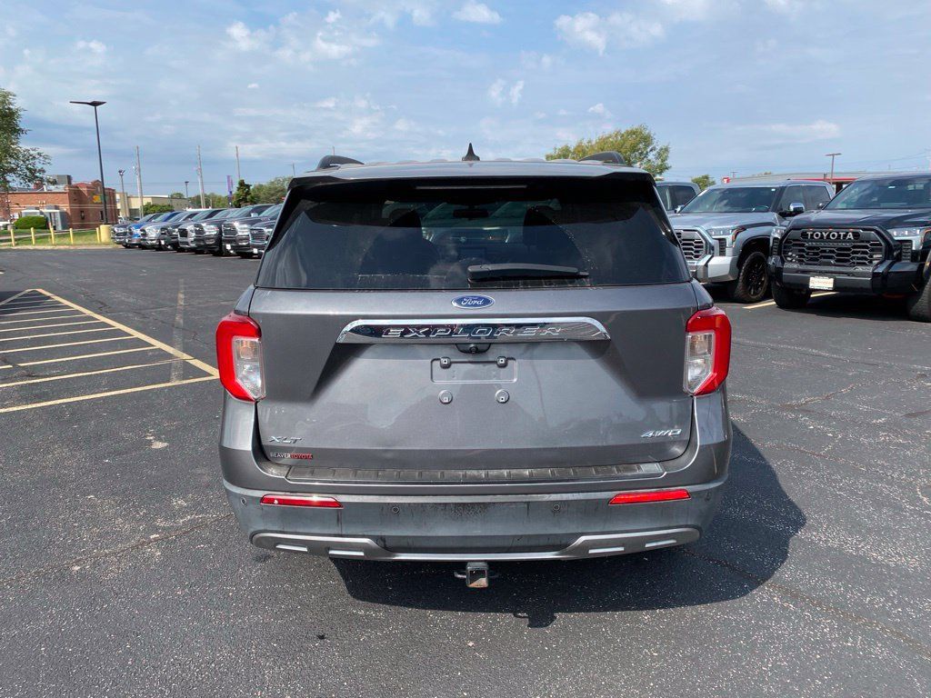 Used 2021 Ford Explorer XLT w/ Equipment Group 202A AWD/4WD image 9