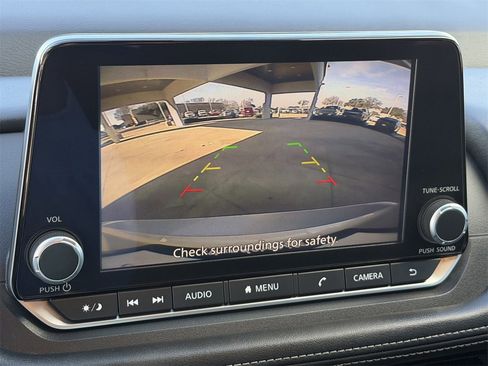 Used 2025 Nissan Rogue SV image 18