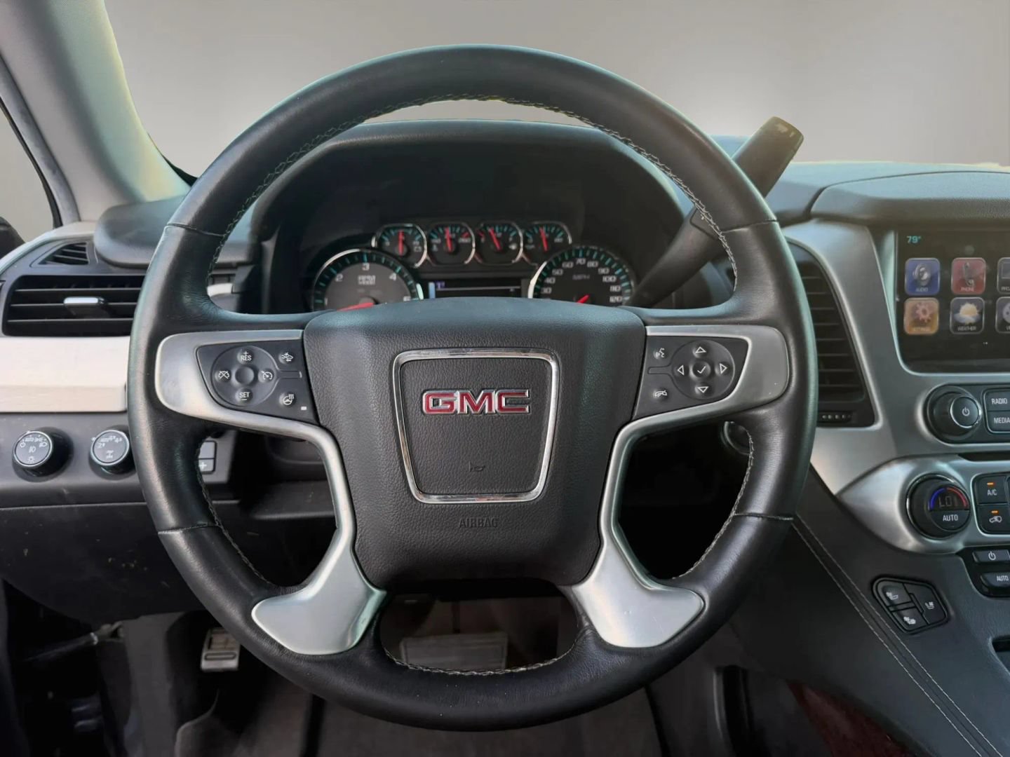Used 2017 GMC Yukon XL SLT w/ Open Road Package AWD/4WD image 20