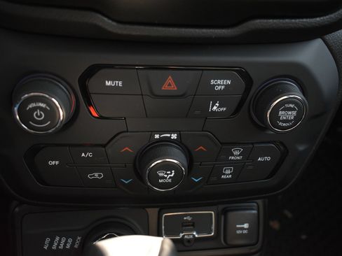 Used 2023 Jeep Renegade Trailhawk w/ Sun/Sound Group AWD/4WD image 26