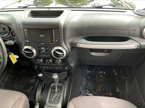 Used 2017 Jeep Wrangler Unlimited Sahara image 25